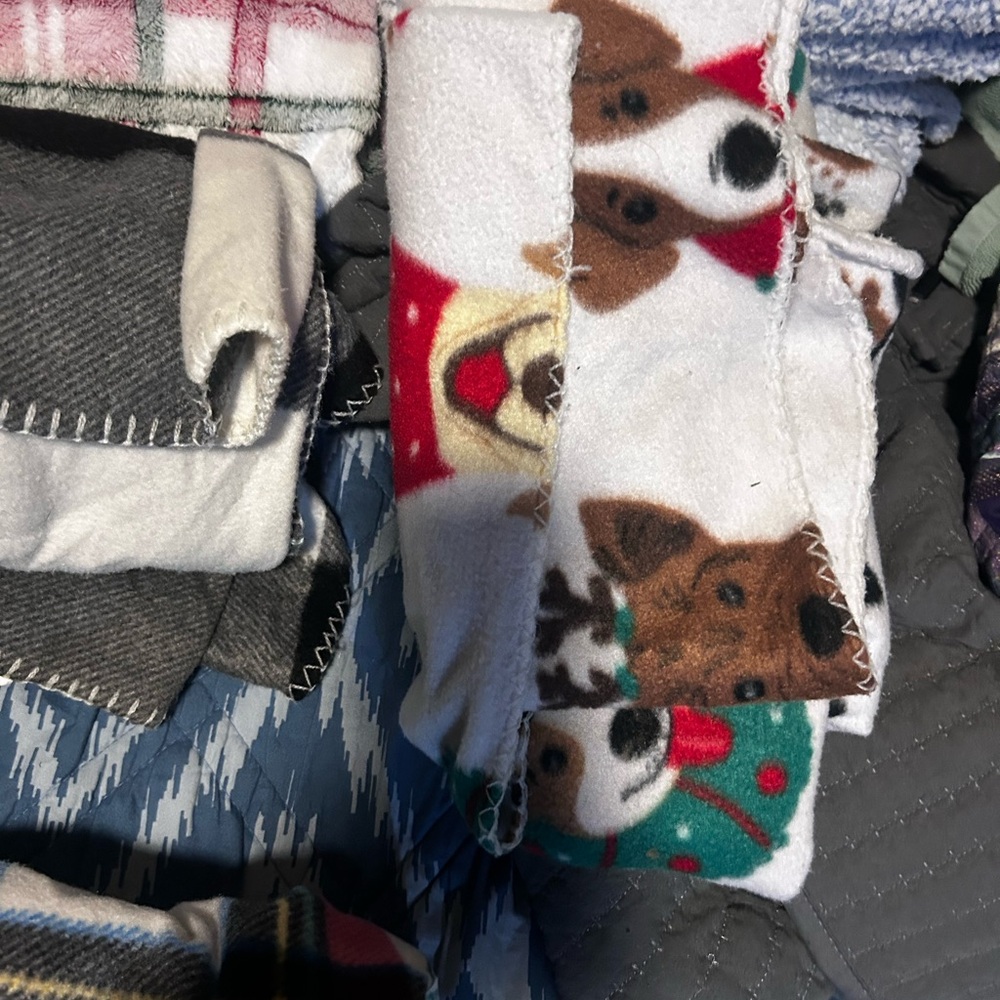 Cozy Dog Print Fleece Throw Blanket